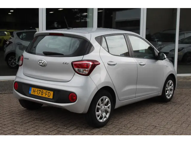 Hyundai i10 1.0i Comfort//Navi//Cruise!! 2020 Benzine 3