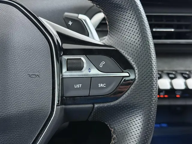 Peugeot 3008 1.6 HYbrid4 300 GT 2022 Hybride Benzine 31