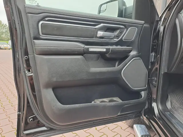 Dodge Ram 1500 5.7 V8 4x4 Crew Cab Laramie 2019 LPG/Gas 36