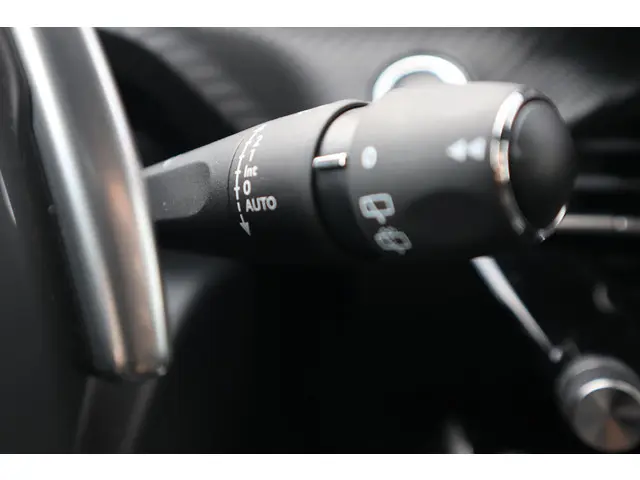 Peugeot 2008 1.2 HYBRID 136 GT 2024 Hybride Benzine 22