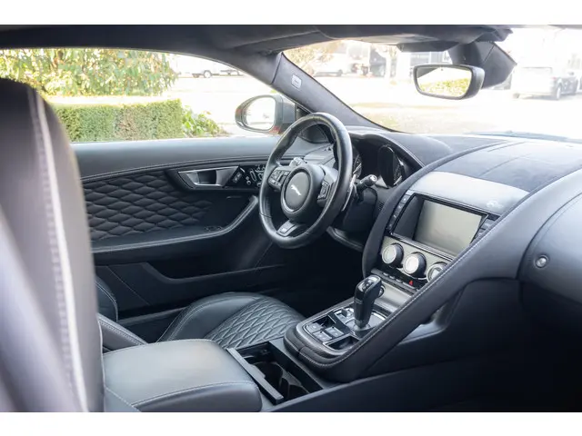 Jaguar F-Type 5.0 V8 SVR Coupé AWD 2016 Benzine 25