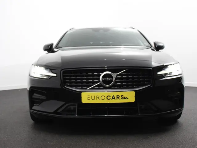 Volvo V60 2.0 B4 R-Design 2022 Benzine 4