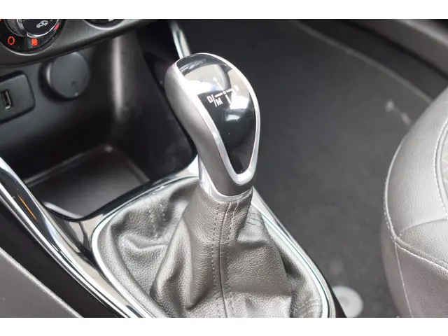 Opel Corsa 1.4 Automaat Online Edition 2019 Benzine 17
