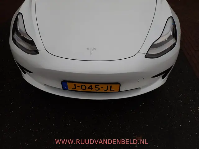 Tesla Model 3 SR+ 2020 Elektrisch 24