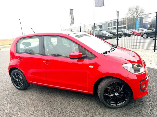 Volkswagen up! 1.0 high up! BlueMotion 2015 Benzine 8