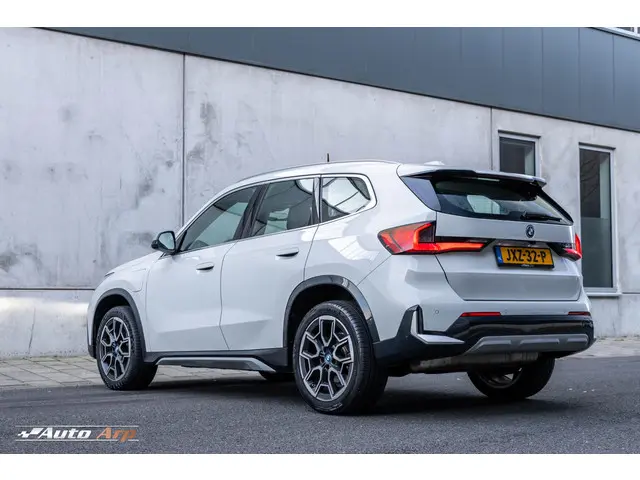 BMW X1 xDrive30e 2024 Hybride Benzine 9