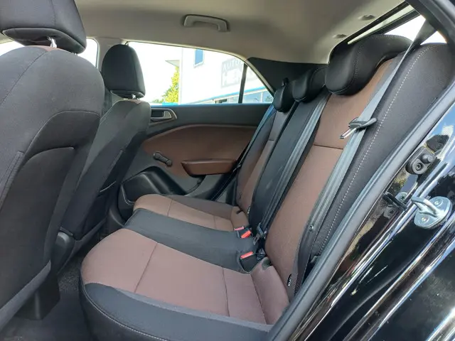 Hyundai i20 1.0 T-GDI 5DEURS/AIRCO/NAP/100PK 2019 Benzine 12