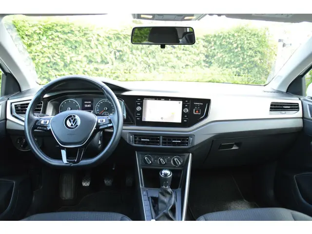 Volkswagen Polo 1.0 TSI Highline Business R 2021 Benzine 15