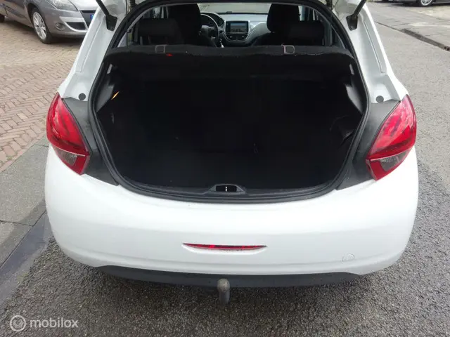 Peugeot 208 1.2 VTi Allure,Trekhaak,Nav!! 2012 Benzine 7