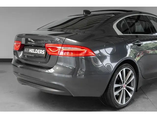 Jaguar XE 2.0 D Pure Leder Panorama 2018 Diesel 32