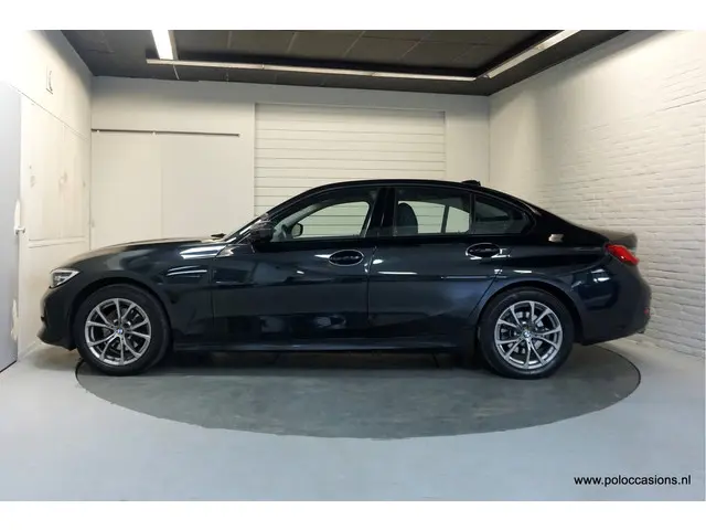 BMW 3 Serie 320i 2020 Benzine 2