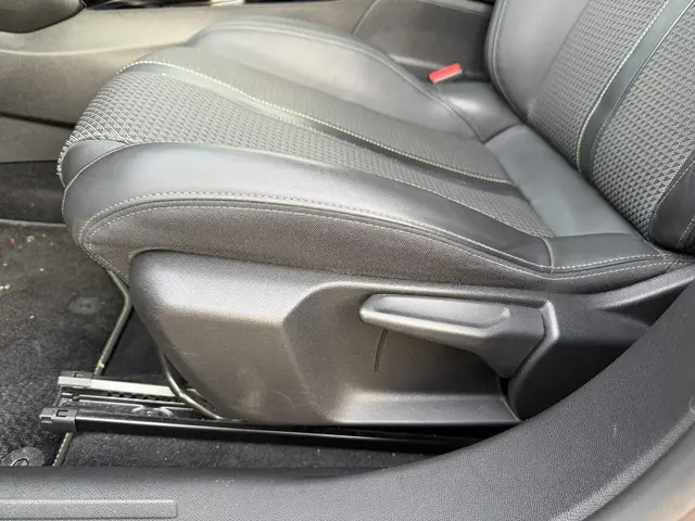 Peugeot 2008 1.2 Turbo 130 PK GT-Line 2020 Benzine 31