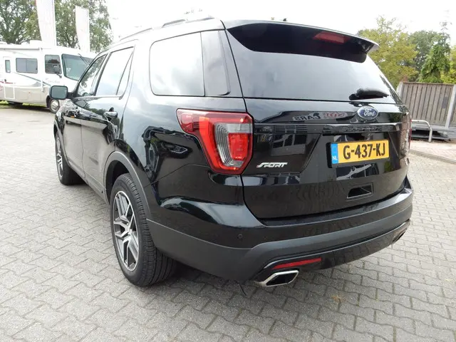 Ford Explorer SPORT 7 Persoons 2017 Benzine 2