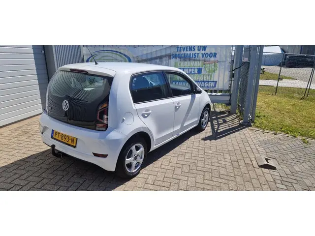 Volkswagen up! 1.0 BMT move up! 2017 Benzine 4