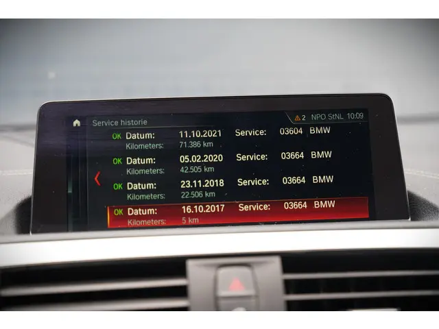 BMW 1 Serie 118i High Executive M Sport 2017 Benzine 52