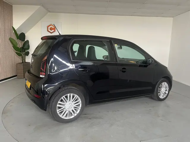 Volkswagen up! 1.0 BMT high up! Airco, LMV 2017 Benzine 7