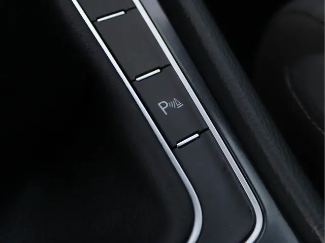 Volkswagen Golf 1.0 TSI Highline R-line 2017 Benzine 57