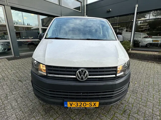 Volkswagen Transporter 2.0 TDI L2H1 DC 2018 Diesel 11