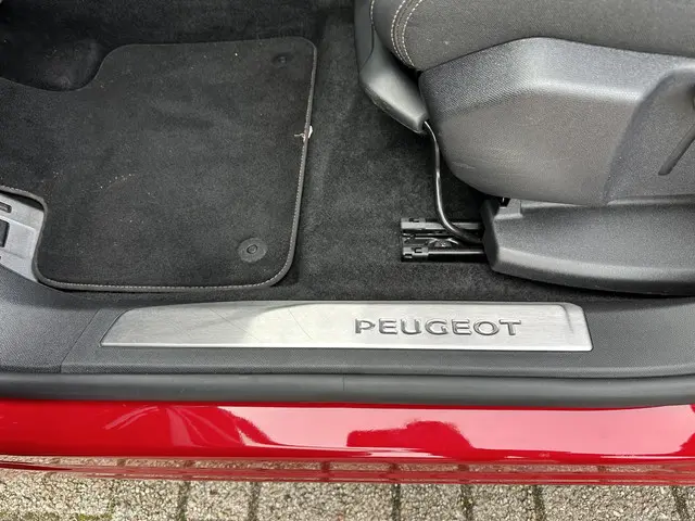 Peugeot 3008 1.6 HYbrid 225 GT 2023 Hybride Benzine 14