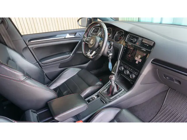 Volkswagen Golf 2.0 TSI 230pk GTI 2014 Benzine 18