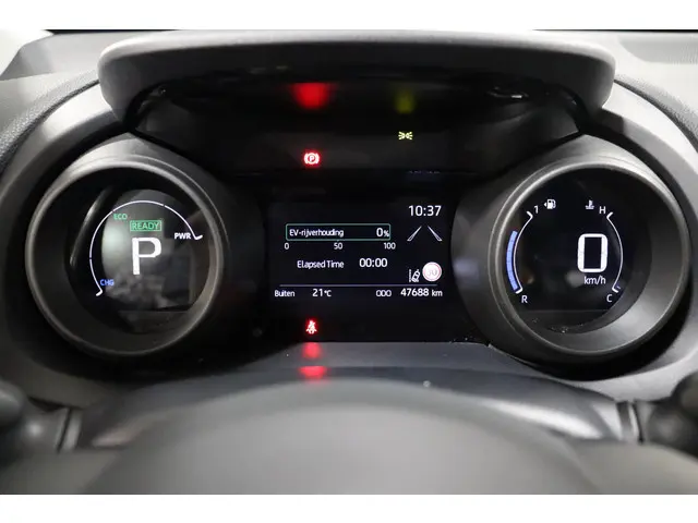 Toyota Yaris 1.5 Hybrid Dynamic, 2022 Hybride Benzine 12