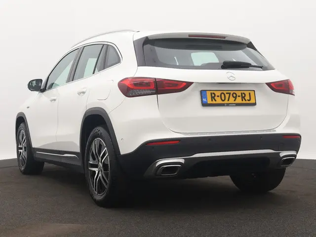 Mercedes-Benz GLA 250 e Progressive 2021 Hybride Benzine 18