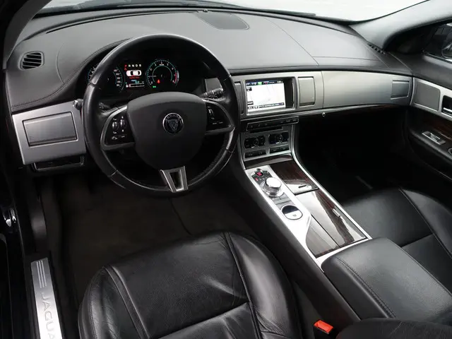 Jaguar XF 2