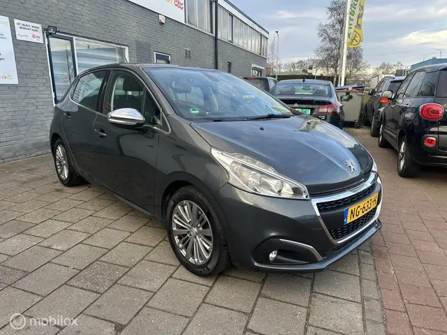 Peugeot 208 1.2 PureTech Allure 2017 Benzine 9