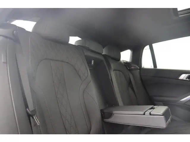 BMW X6 M50i High Executive 2021 Benzine 16