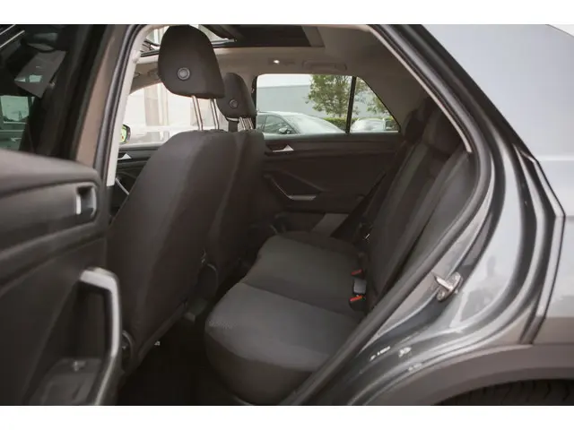 Volkswagen T-Roc 1.0 TSI Sport | Pano | 2019 Benzine 6