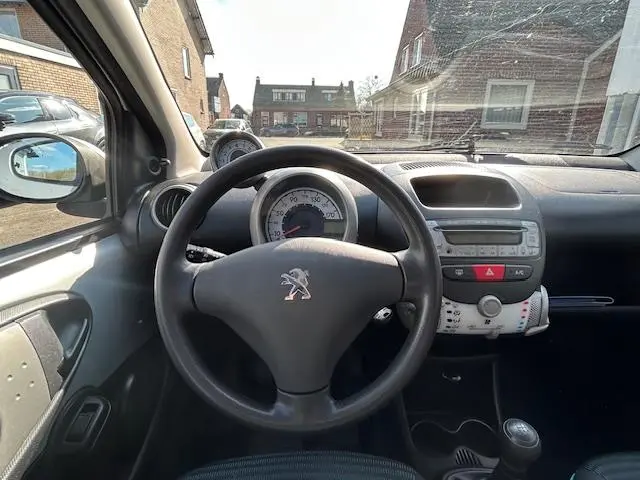 Peugeot 107 1.0 Active *apk 18-09-'26* 2012 Benzine 7