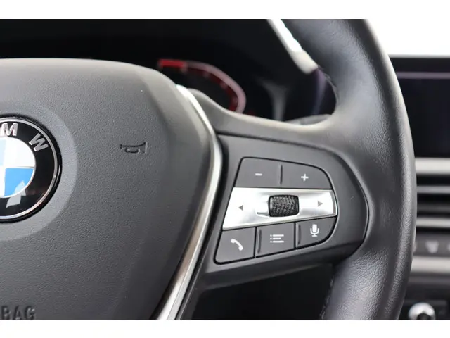 BMW 3 Serie Touring 318i Executive Edition 2020 Benzine 19
