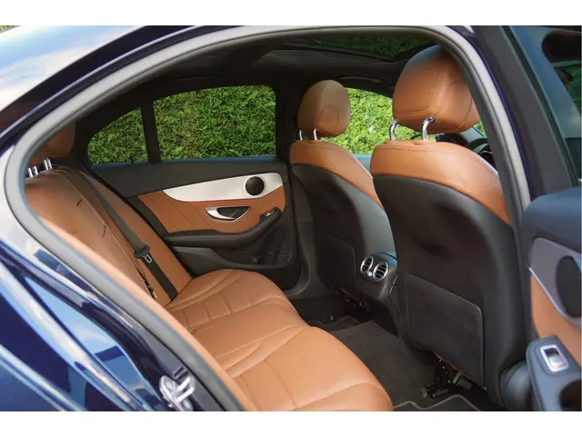 Mercedes-Benz C-Klasse C 180 AMG line 2020 Benzine 15