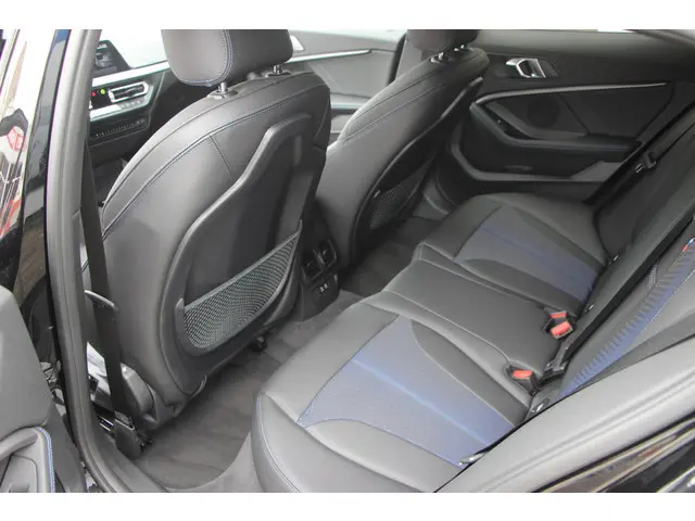 BMW 1 Serie 118i Executive Edition 2021 Benzine 9