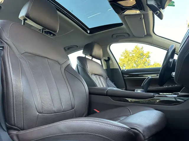 BMW 7 Serie 750i xDrive High Executive 2016 Benzine 47