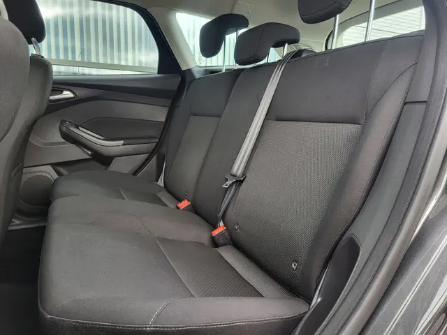 Ford Focus Wagon 1.0 Lease Edition 2017 Benzine 10