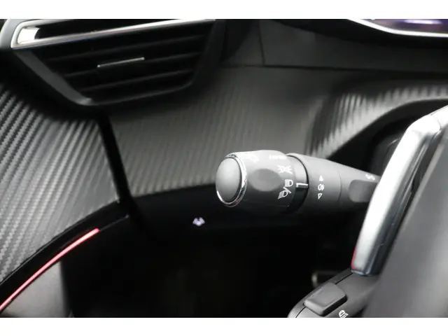 Peugeot 2008 1.2 Hybrid 136 GT 2024 Hybride Benzine 19