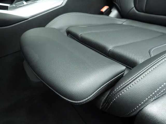 BMW 3 Serie Sedan 318i 2025 Benzine 19