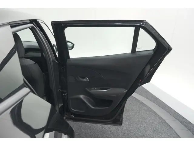 Peugeot 2008 PureTech 130 EAT8 Active 2021 Benzine 59