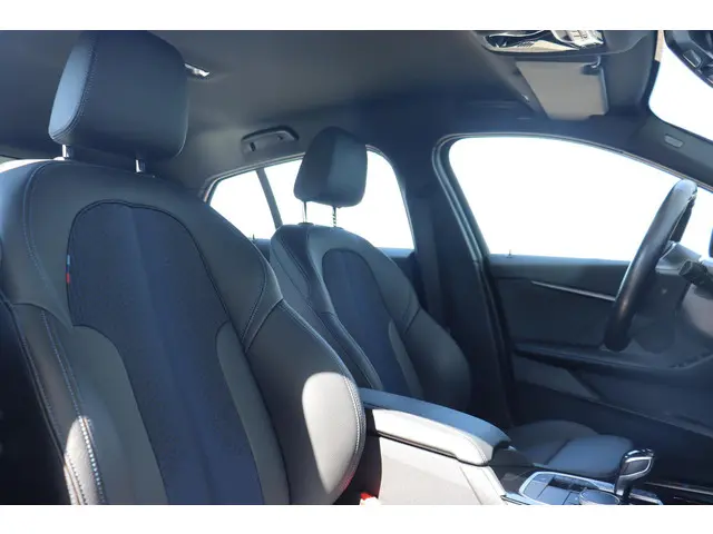 BMW 1 Serie 118i Business Edition 2022 Benzine 10