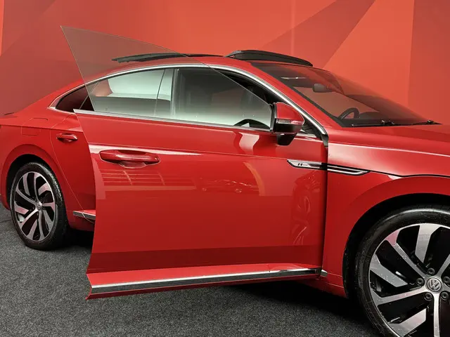 Volkswagen Arteon 2.0 TSI Business R 2018 Benzine 30