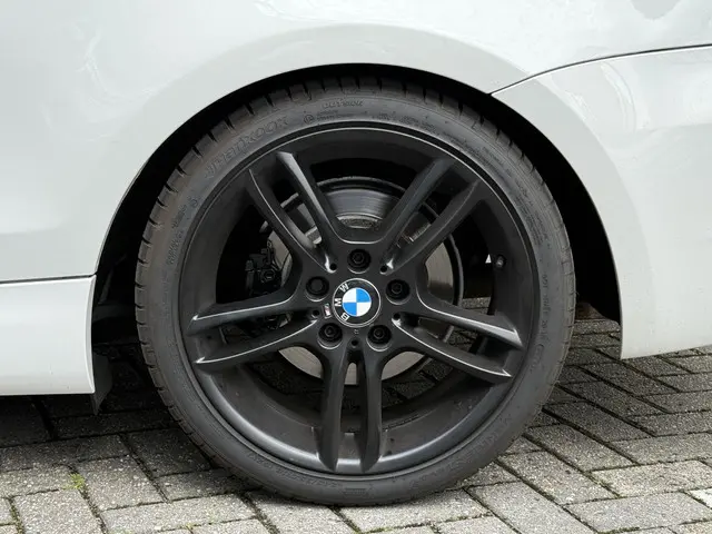 BMW 1 Serie Cabrio 118i M Pakket 2013 Benzine 26