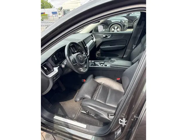Volvo XC60 B5 Momentum Exclusive 2021 Benzine 3