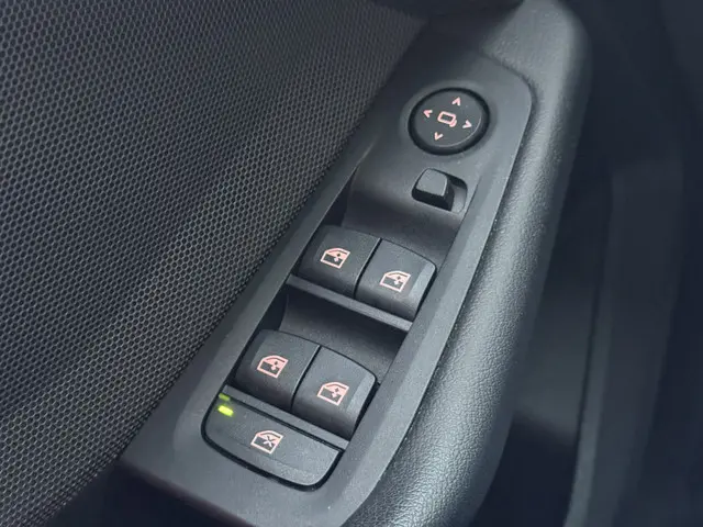 BMW 1 Serie 118i Executive Edition M 2020 Benzine 38