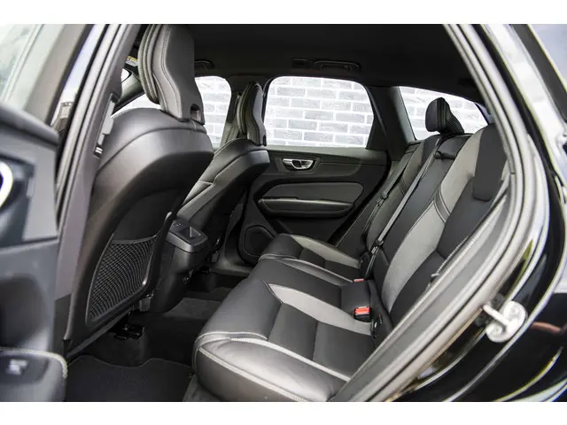 Volvo XC60 B5 Plus Dark 2022 Benzine 9