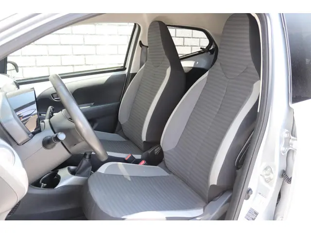 Toyota Aygo 1.0 VVT-i x-joy 2019 Benzine 7