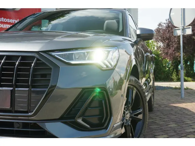 Audi Q3 45 TFSI e S edition 2021 Hybride Benzine 14