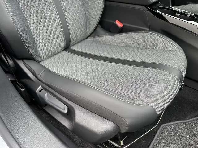 Peugeot 2008 1.2 Turbo 100 PK Allure 2023 Benzine 16