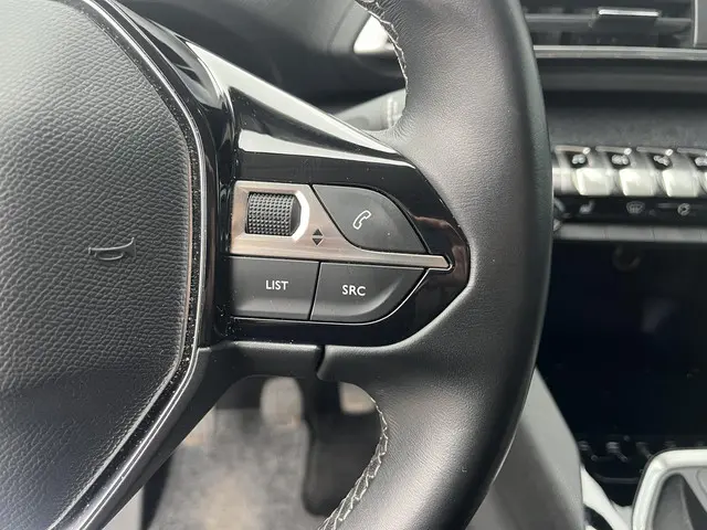 Peugeot 3008 1.2 Turbo 130 PK 2021 Benzine 15