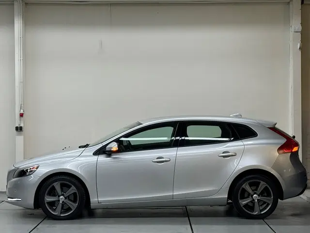 Volvo V40 3